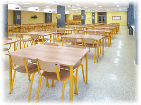 Pohled do školní jídelny